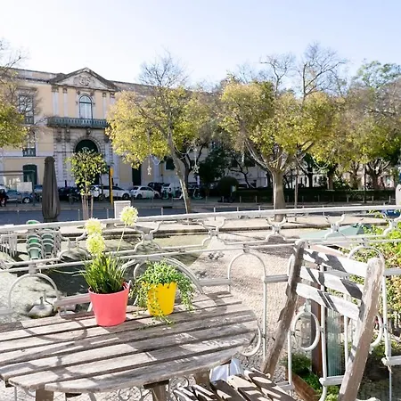 شقة Charming Balcony Flat With Air Conditioner!