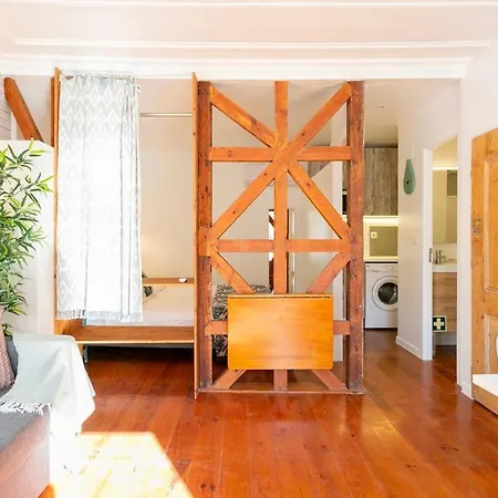 Charming Balcony Flat With Air Conditioner! Appartement