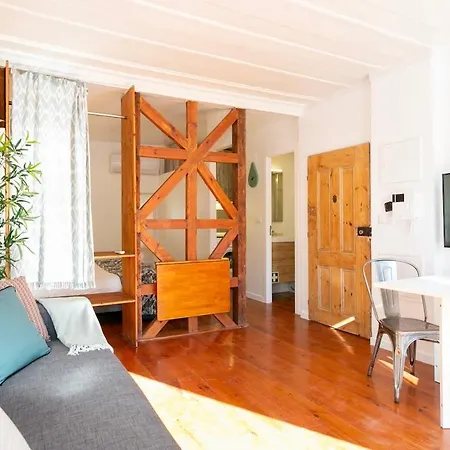 Cozy Flat With Bright Balcony Trendiest Neighborhood!