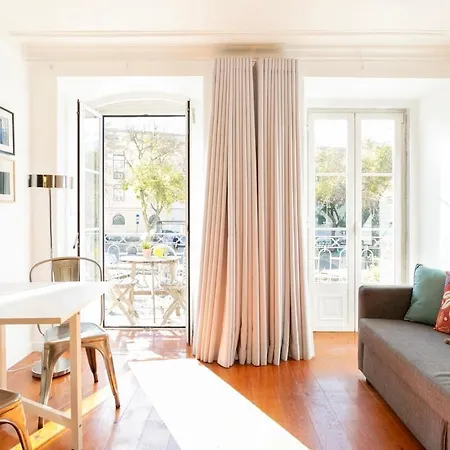 Apartment Cozy Flat With Bright Balcony Trendiest Neighborhood! Lisbon