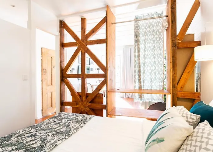 Charming Balcony Flat With Air Conditioner! *