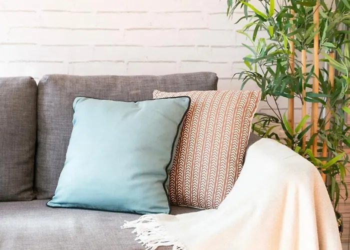 Apartment Charming Balcony Flat With Air Conditioner!