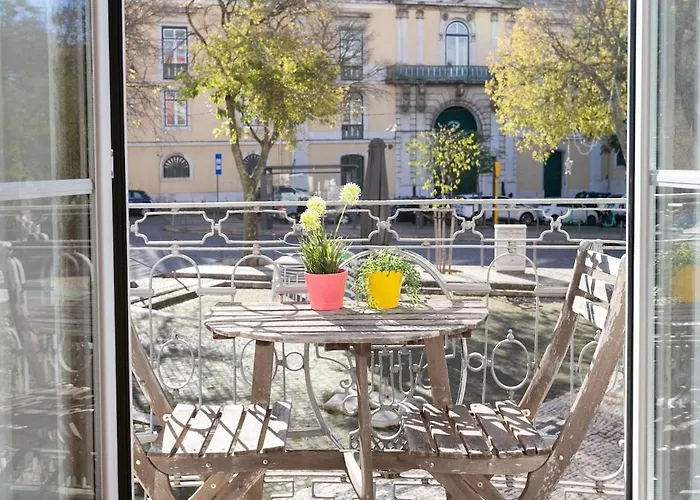 Apartment Charming Balcony Flat With Air Conditioner! *