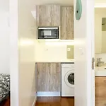 Charming Balcony Flat With Air Conditioner! Διαμέρισμα